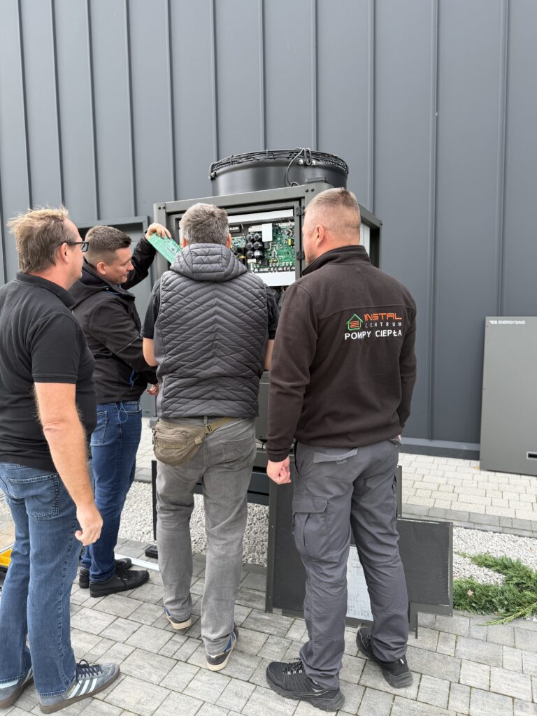 Inwerterowa pompa ciepła typu powietrze-woda w konstrukcji monoblokowej Energy Save ES M40 R290